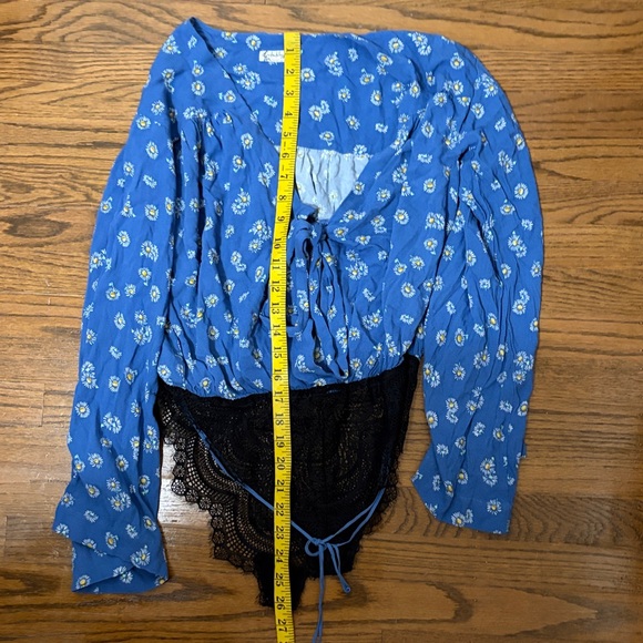 Free People Forties Feels Blue Floral Print Top Bell Sleeve Bodysuit Boho - Picture 14 of 15